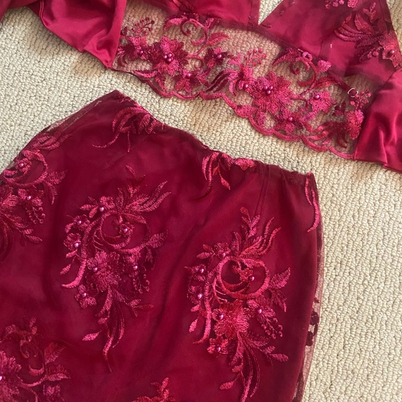 Lucy in the Sky Wine Embroidered Set - Picture 4 of 9